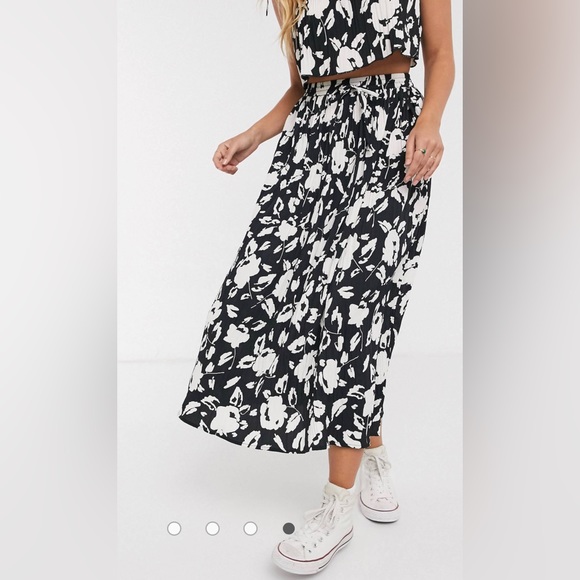 ASOS 2 piece black and white top and skirt set - Picture 6 of 9